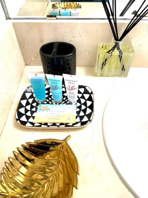 Yacht Club Miami Suite 2 Bedroom and 2 Bathroom With Baby Crib & Free Parking - Chambres d’hôtes Miami