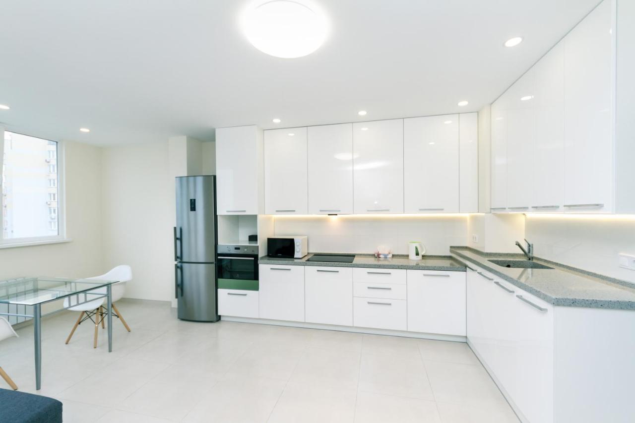 Апартаменты класса люкс на Осокорках Бажана 12 - B&B Kyiv