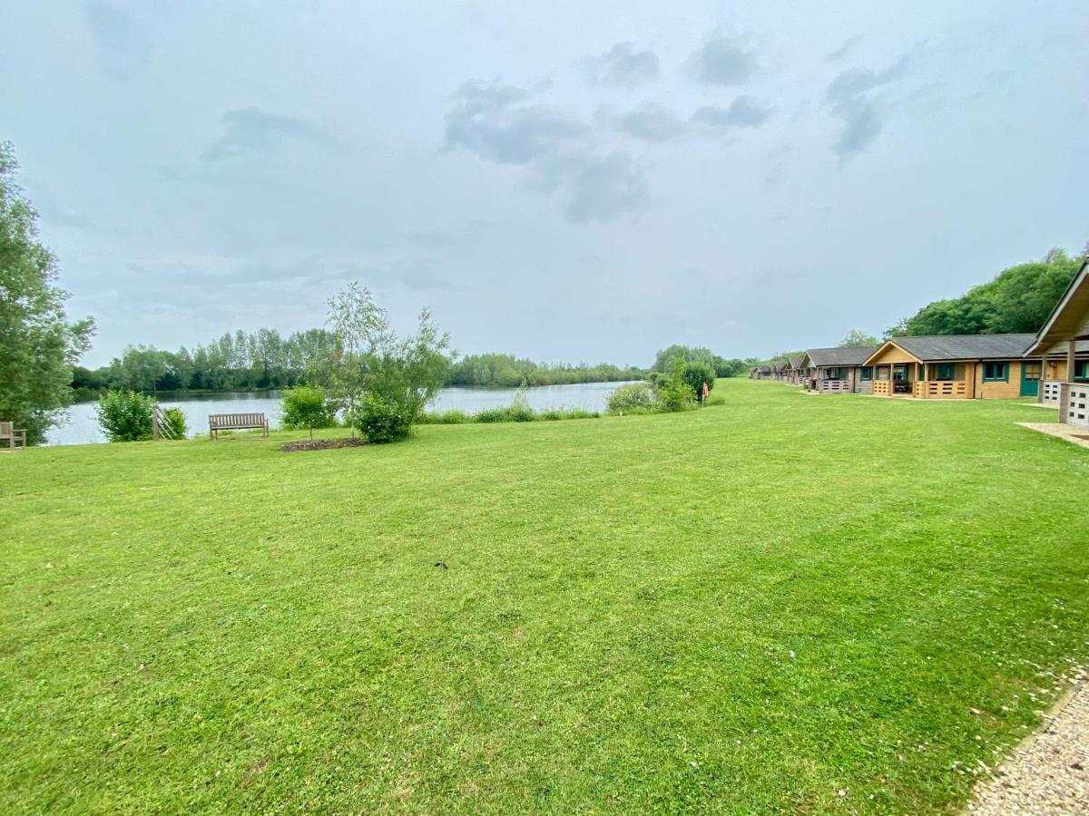 Maple, Lake Pochard 1 - Bed and Breakfast