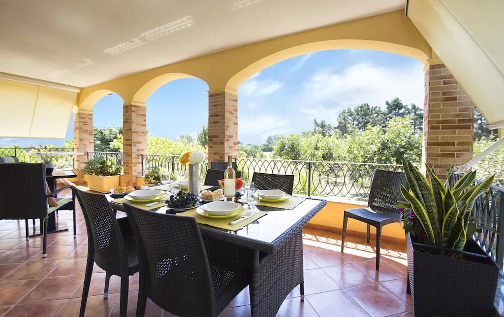 Alghero Villa Mistral per 7 persone Terrazza BBQ AC WiFi - B&B Alghero