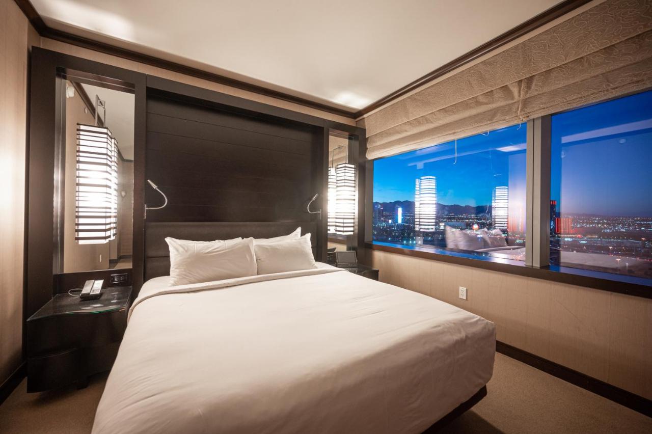 Studio - Vegas City View