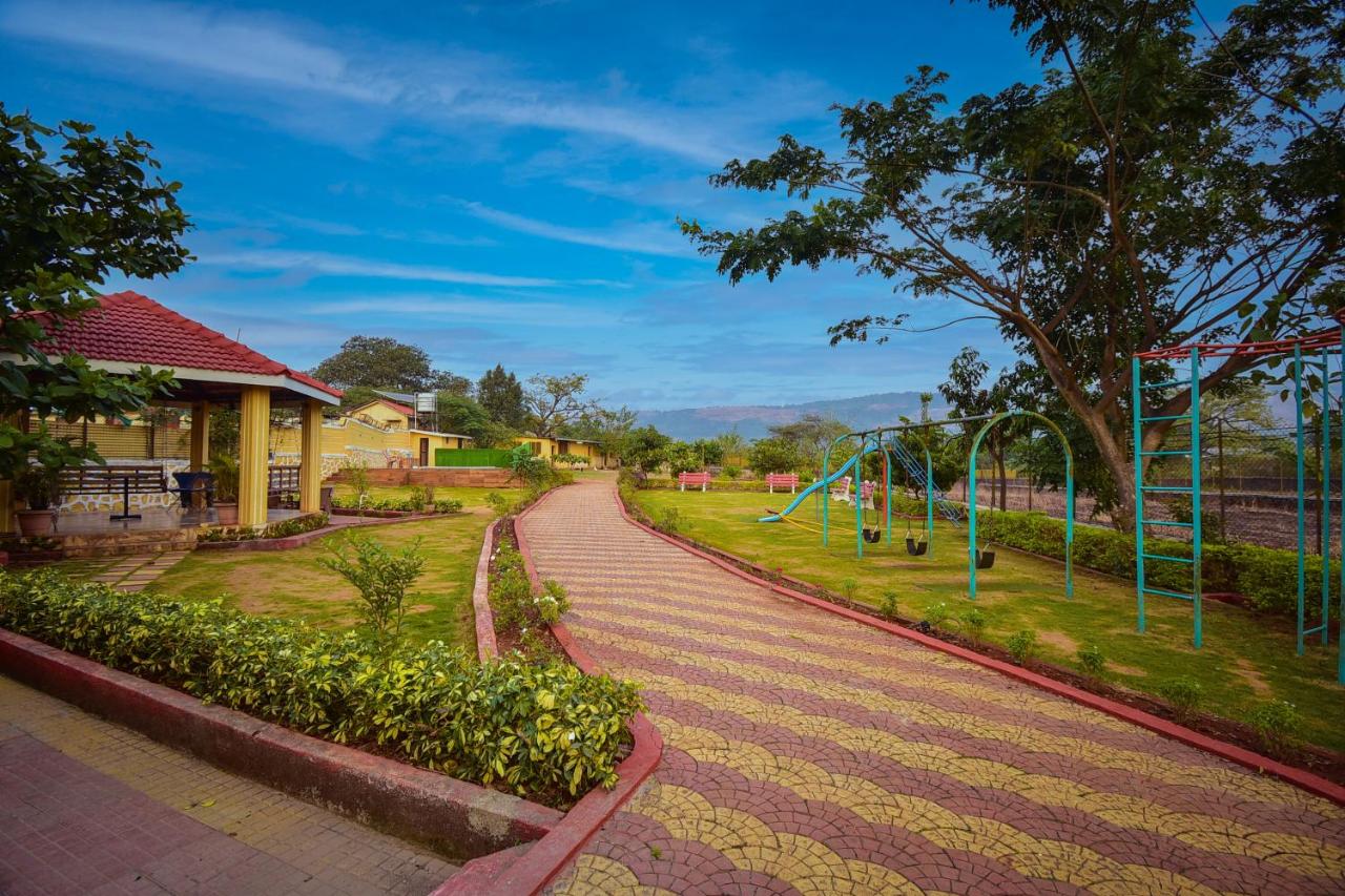 B&B Lonavla - Farm Villa by 23 Villastay - 6BHK Private Pool & Garden - Bed and Breakfast Lonavla