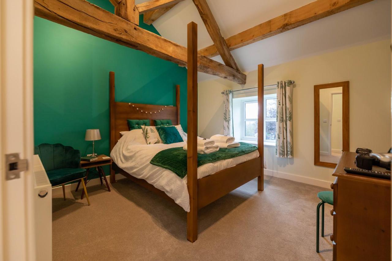 Caer Fedwen Barns Dyffryn Cottage King bed self catering with Hot Tub - B&B Denbigh