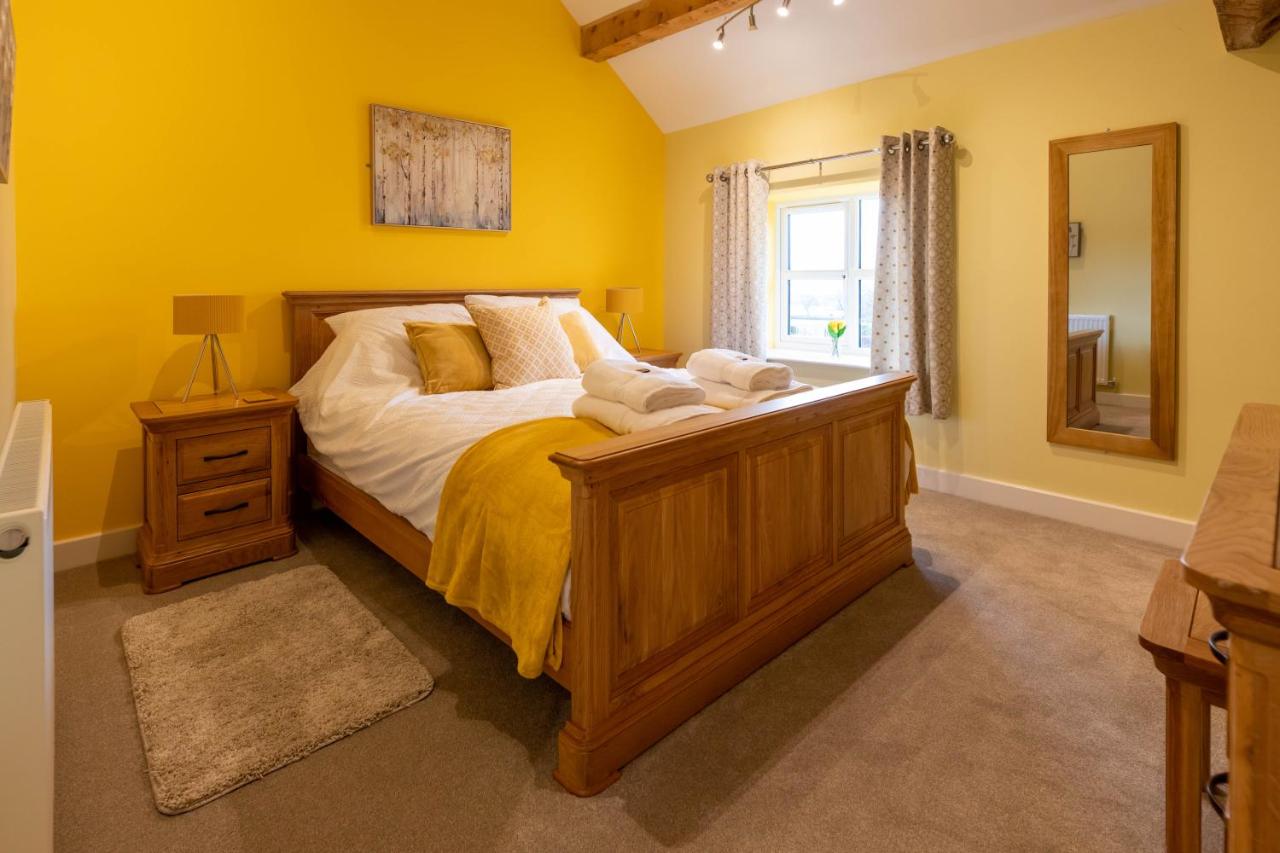 B&B Bodfari - Heulog Cottage - King Bed, Self-Catering with Private Hot Tub - Bed and Breakfast Bodfari
