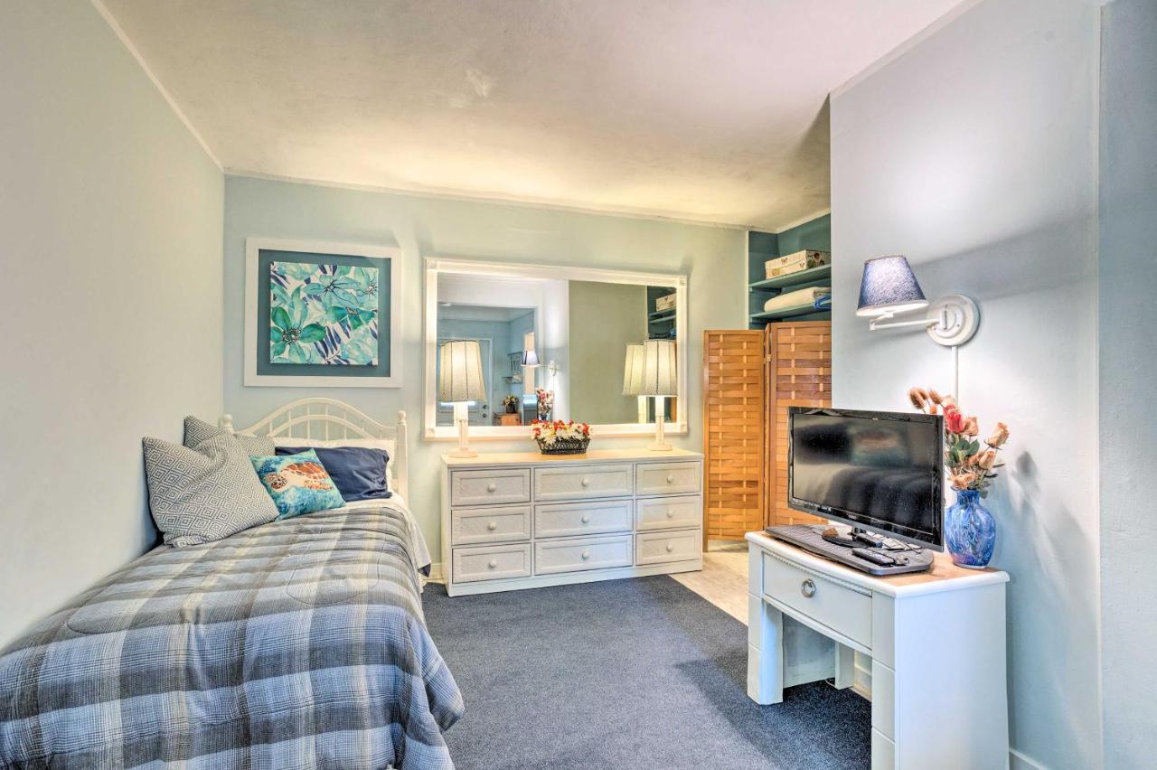 Sun-Soaked Studio with Pool Access in Lake Worth! - B&B
