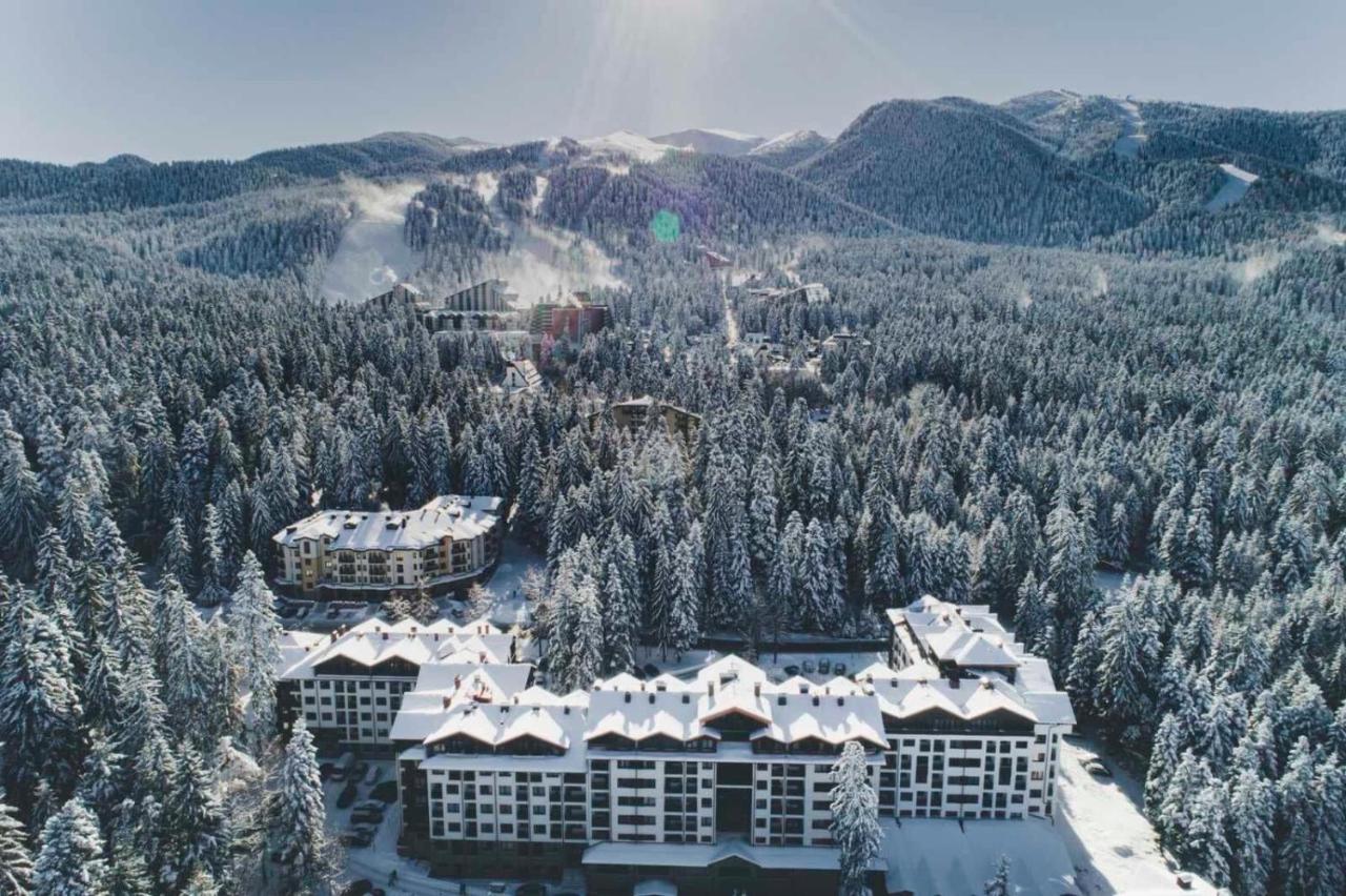 Apartment with Mountain View