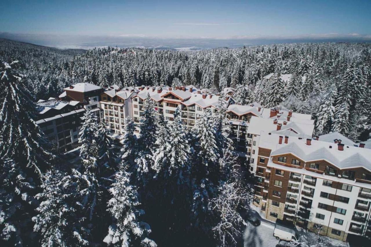 Apartment with Mountain View