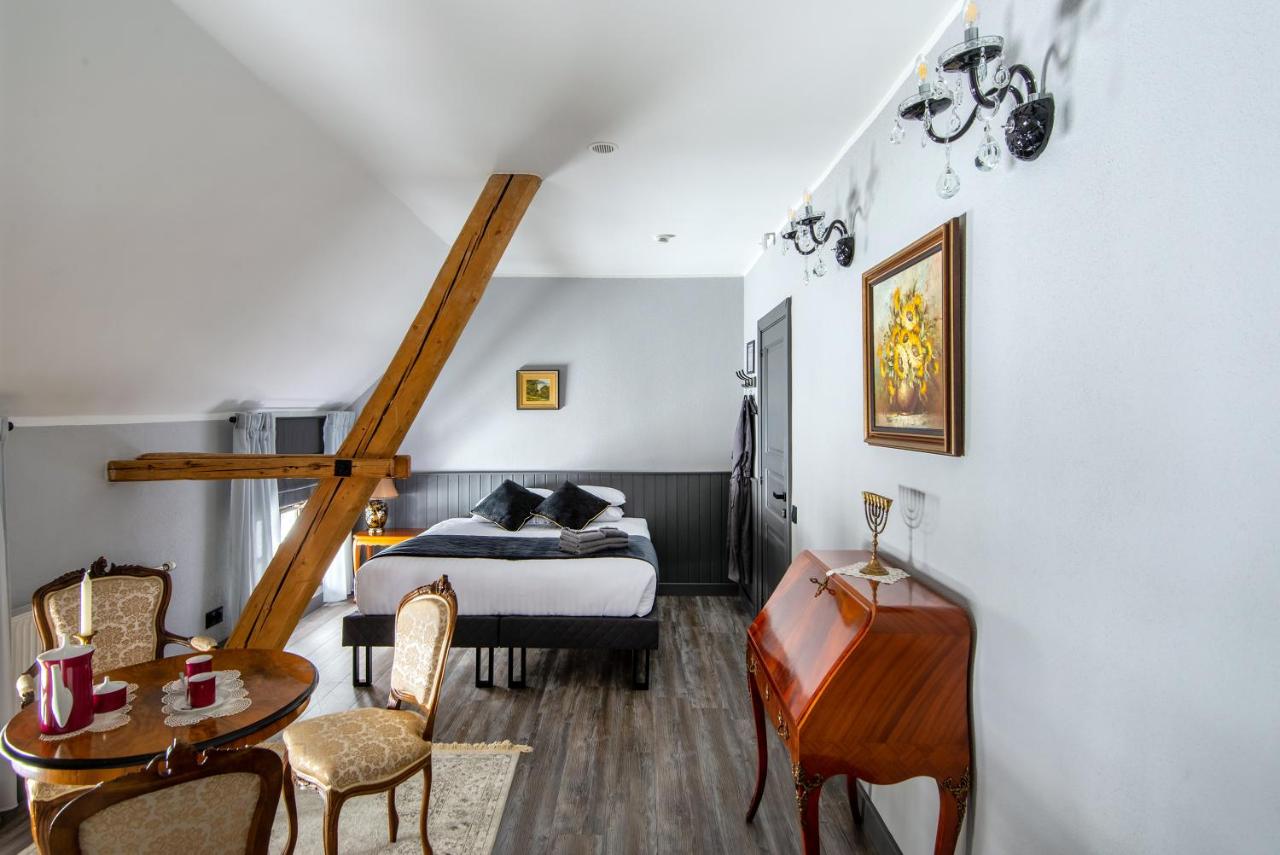Doppel- oder Zweibettzimmer