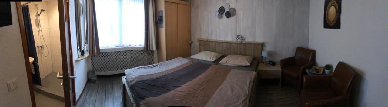 Doppel-/Zweibettzimmer mit eigenem Bad