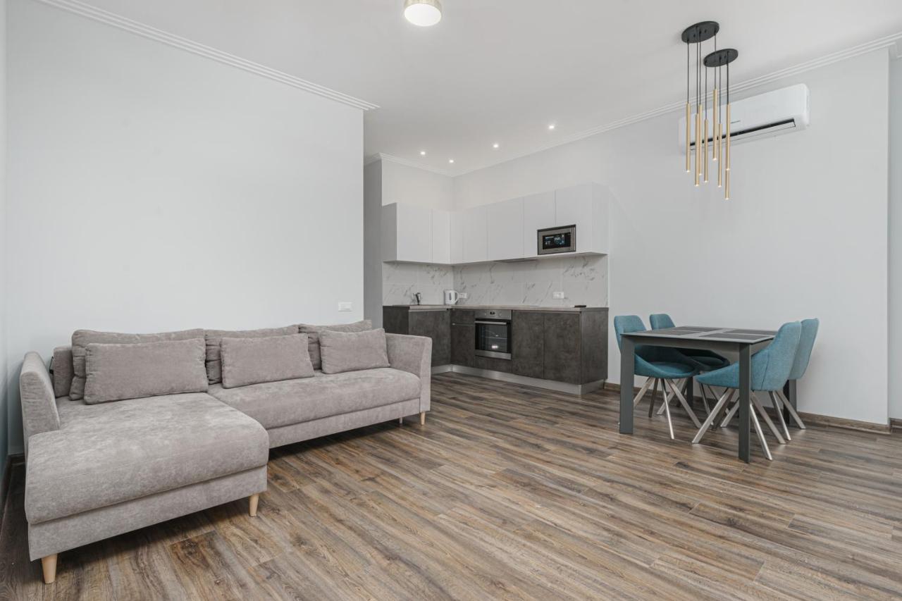 Sea Symphony 2-bedrooms Apartment - Bed and Breakfast Odessa