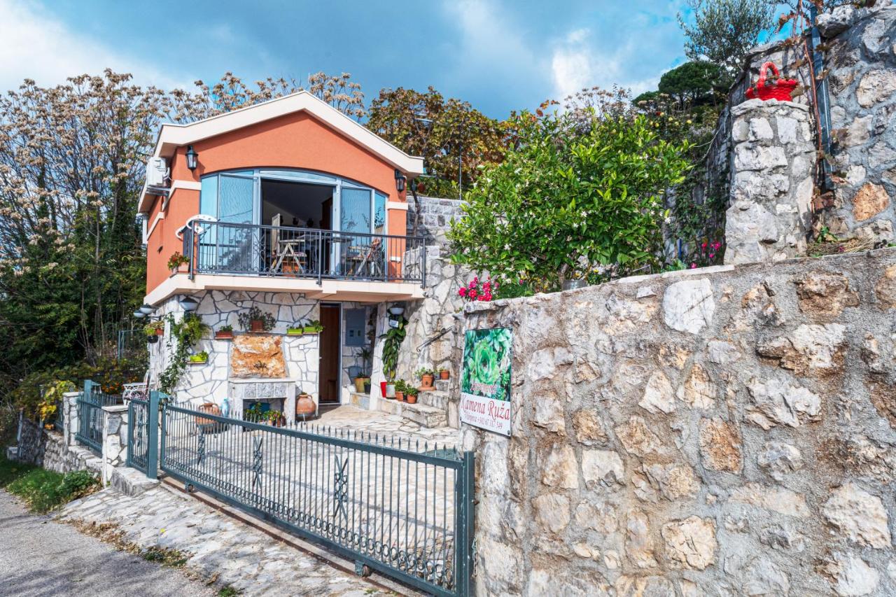 B&B Budva - Apartmani Kamena Ruža - Bed and Breakfast Budva