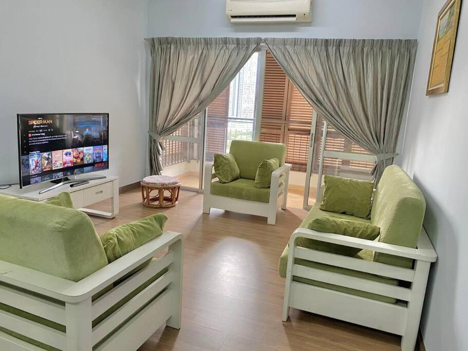 B&B Kuala Lumpur - Spacious 3 rooms Apartment@Desa Putra Condominium - Bed and Breakfast Kuala Lumpur