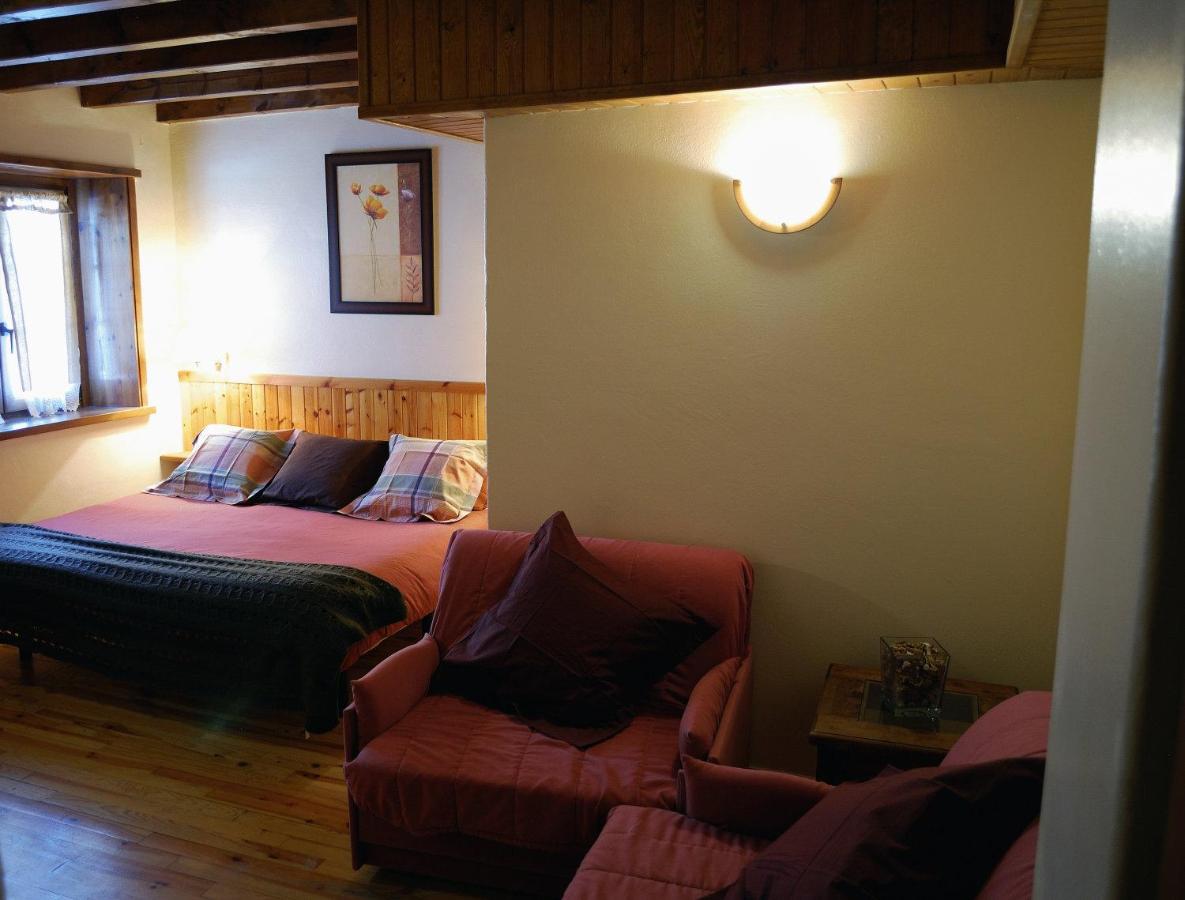 Quadruple Room (2 Adults + 2 Children)