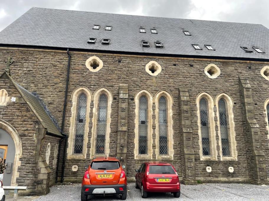 B&B Dowlais - Old St Johns Church - Bed and Breakfast Dowlais