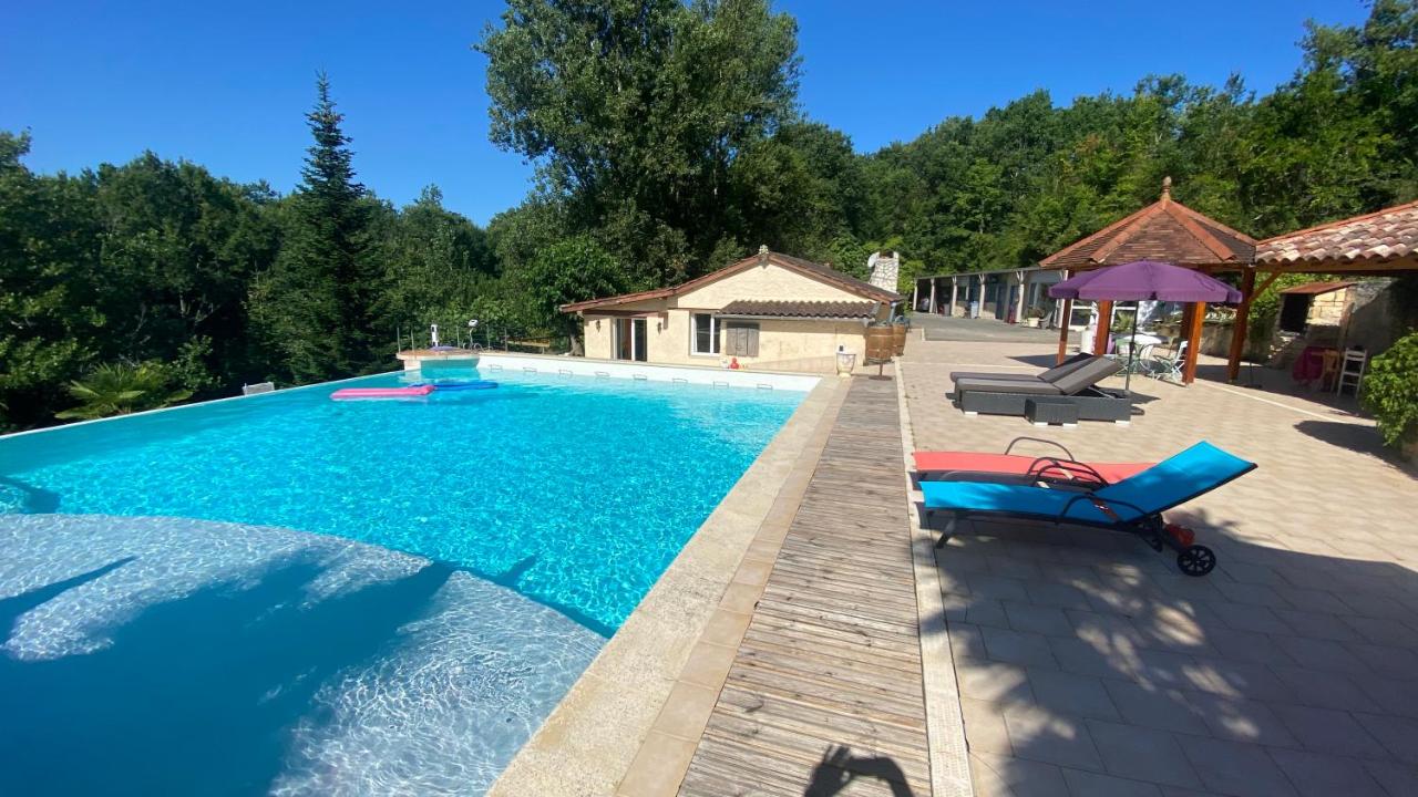 Luxury family villa in the heart of Gascony. Large pool & gorgeous view - Chambres d'hôtes Tourdun
