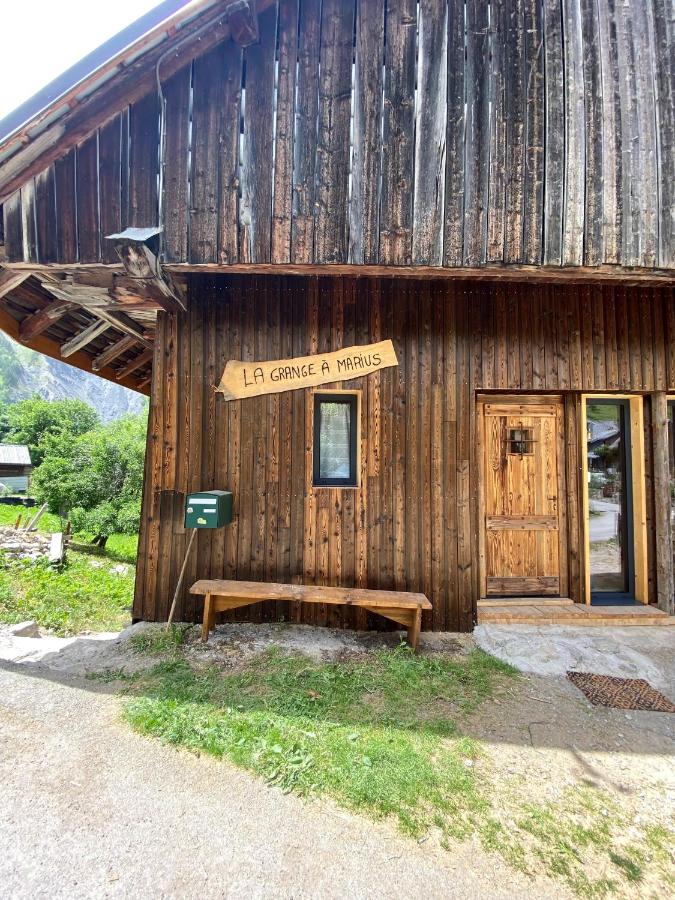 Grange de Marius - Authentique grange savoyarde - B&B Albiez-Montrond