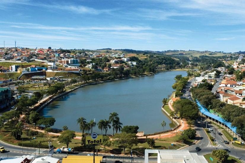 Apto com estacionamento, piscina e churrasqueira - B&B