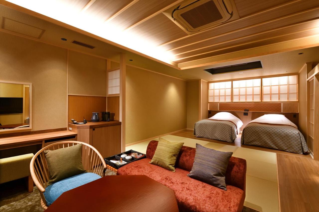 Superior Zweibettzimmer mit Tatami-Bereich und einer Badewanne im Freien