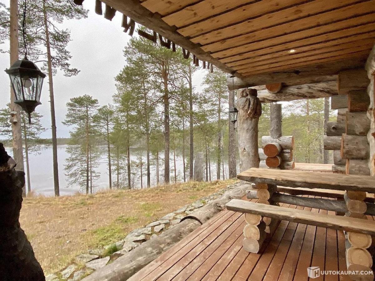Spectacular Rural Log House with 2 Saunas next to a beautiful lake - Chambres d'hôtes Kuusamo