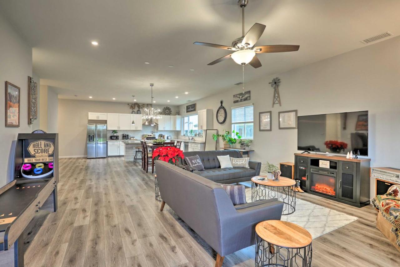 Stunning Clovis Home about 1 Mile to Old Town! - B&B