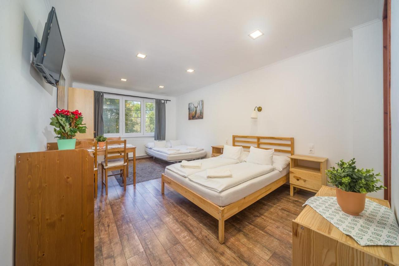 Vierpersoonskamer met Badkamer