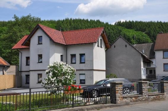 Fliederhof Ferienwohnungen - B&B Herresbach