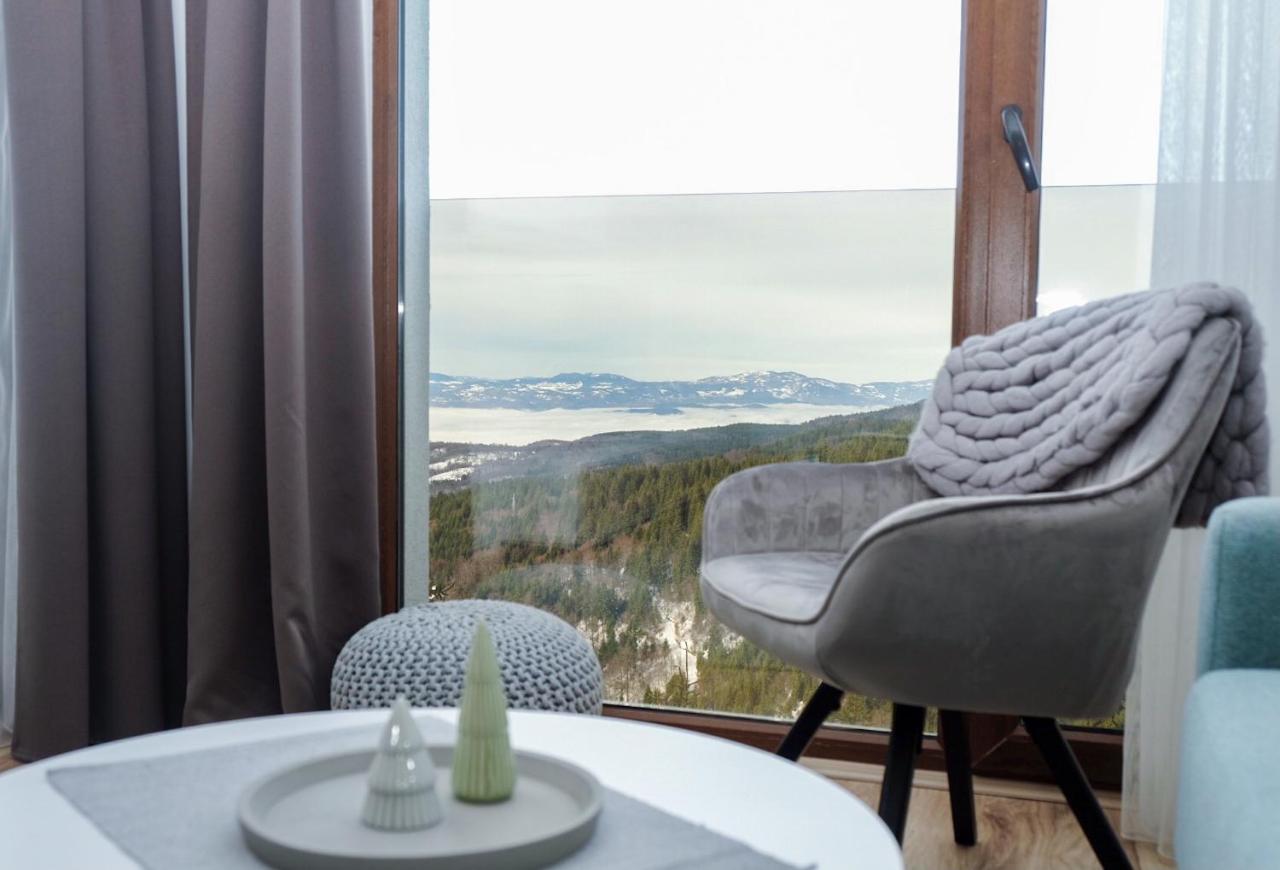 Apartment with Mountain View