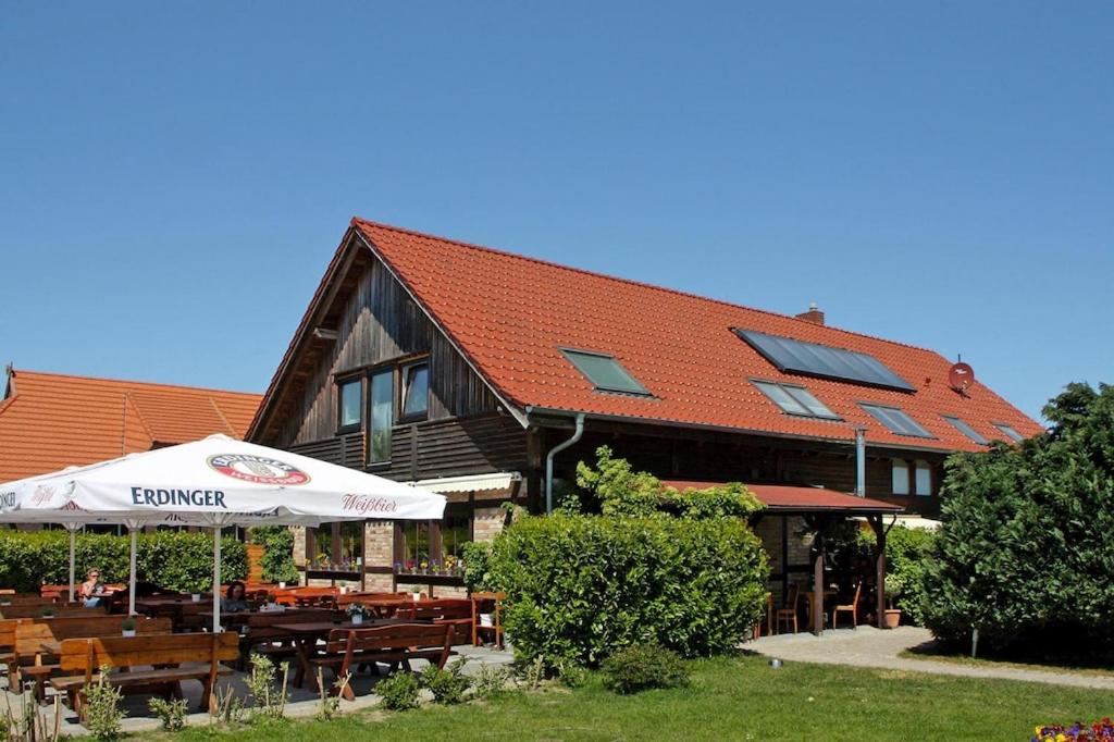 B&B Lütow - Farmstay Neuendorfkrug, Lütow - Bed and Breakfast Lütow