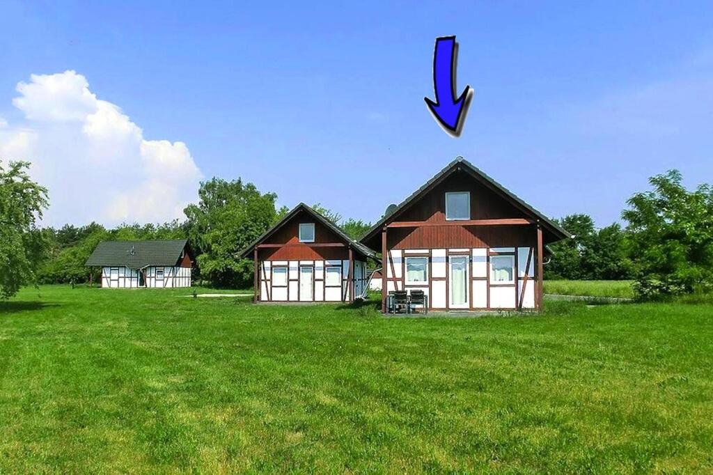Resort by Lake Partwitz with Stunning Water Views - Bed and Breakfast Elsterheide