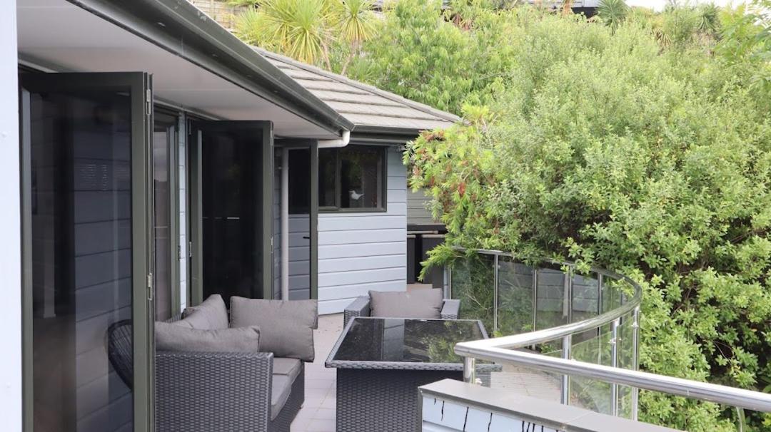 Luxury Holiday home with cliff top sea and city views - Bed and Breakfast