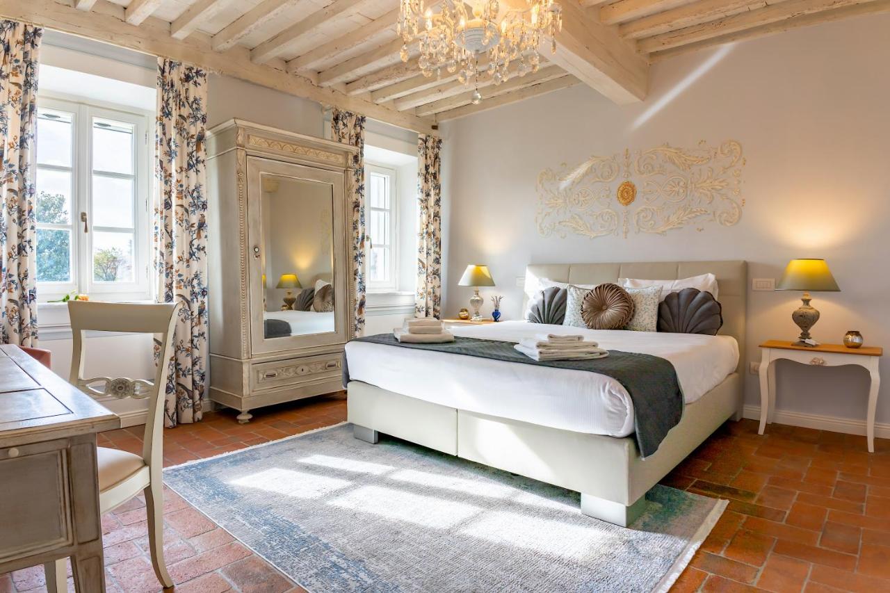 Queen Room with Pool View