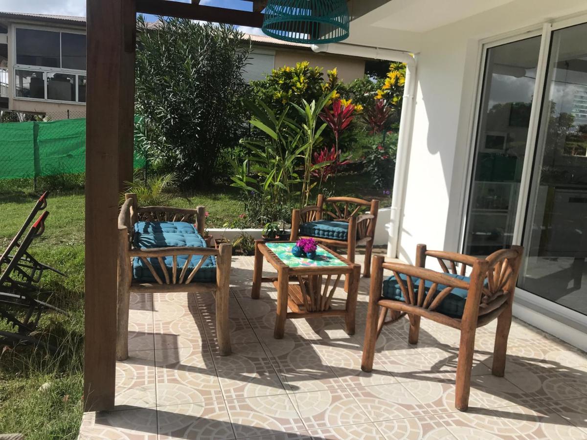 appartement privé ECO-RESPONSABLE, vue sur la mer des Caraibes et jardin clos, WiFi, à 2mn de la plage - B&B Sainte-Luce
