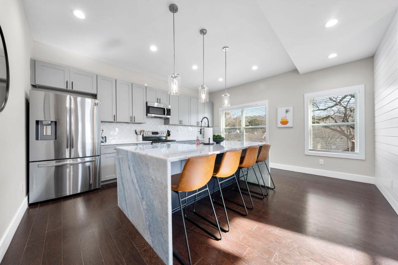 Family Friendly New Luxury Home Centrally located - B&B