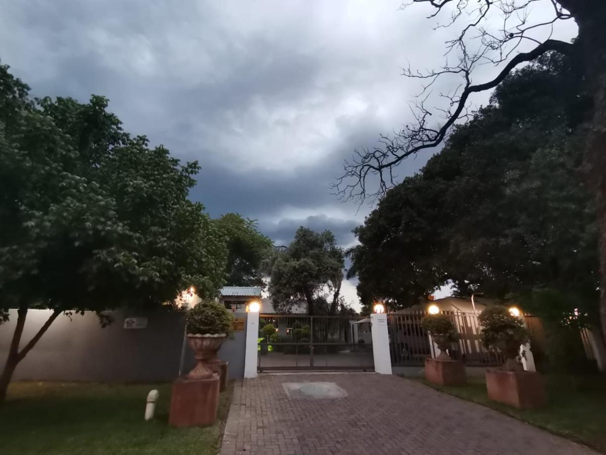 Bono Luxury Guesthouse - B&B Rustenburg