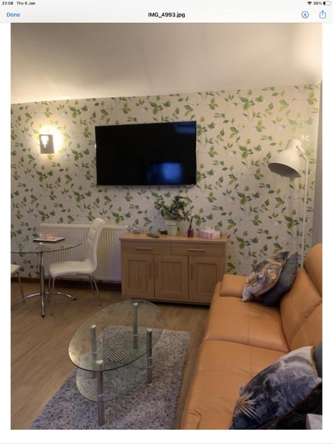 The Annex Apartment is on Cheddar Bridge Apartments - Bed and Breakfast Cheddar