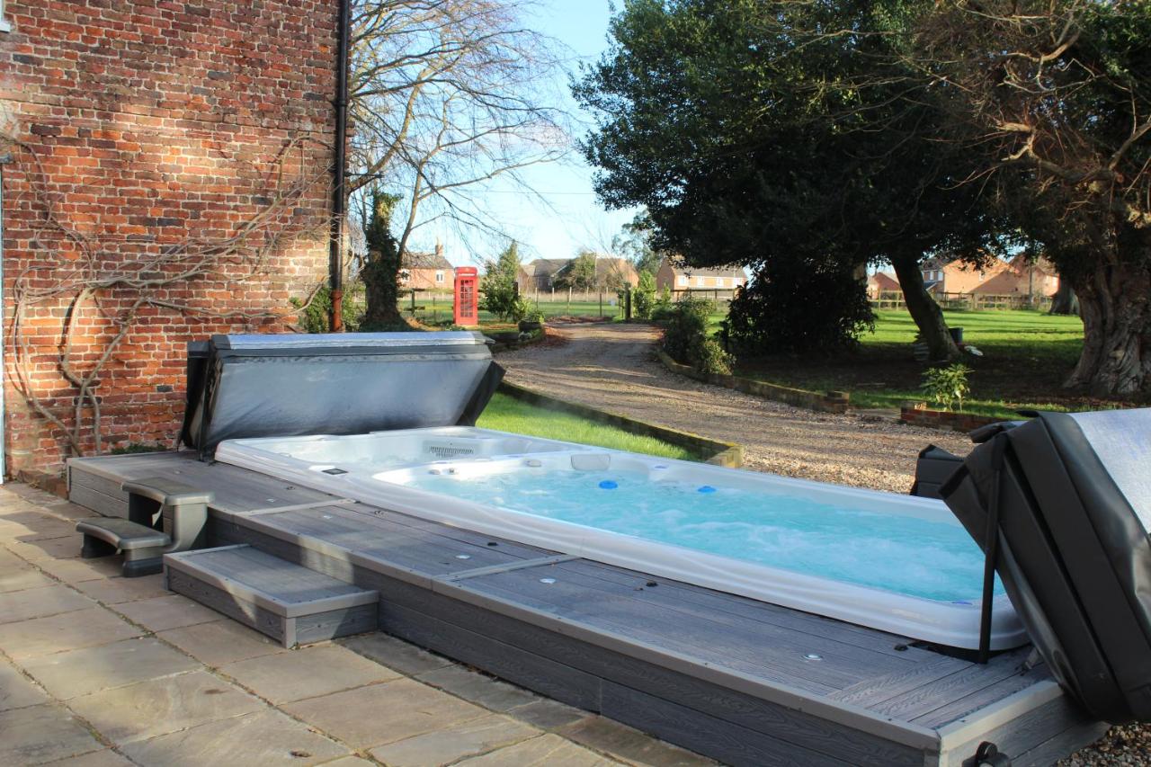 Molland Manor House Self catering (10 bedrooms 9 bathrooms) - B&B