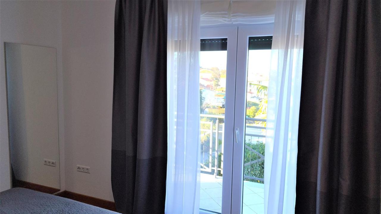 Appartamento con 2 Camere da Letto, Terrazza e Vista Mare