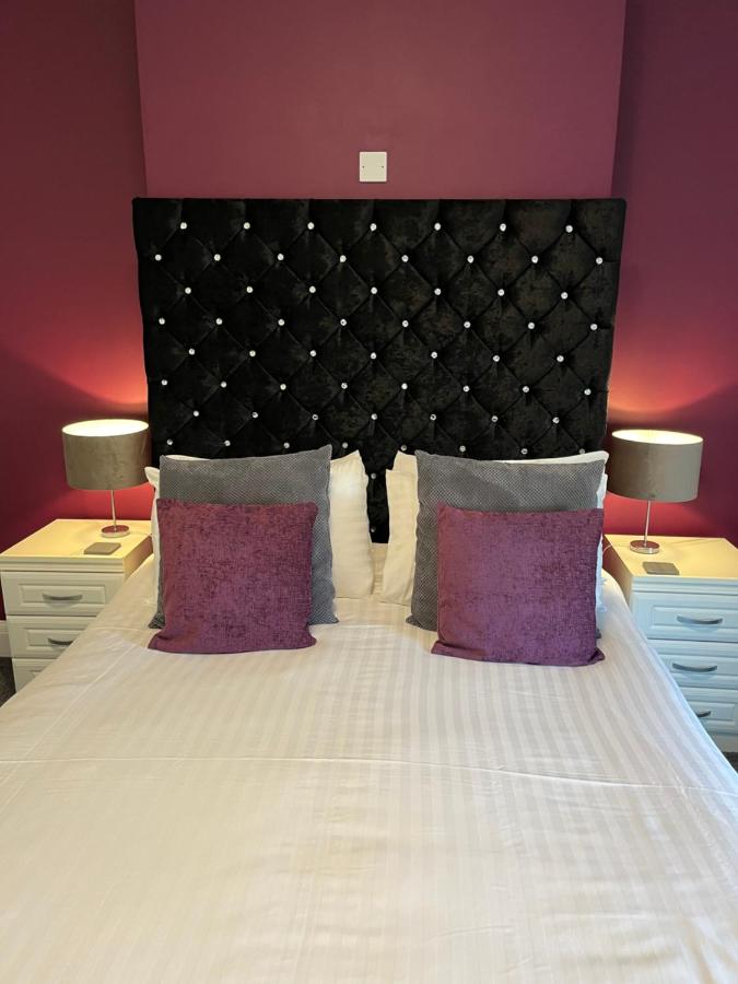 Zimmer mit Kingsize-Bett