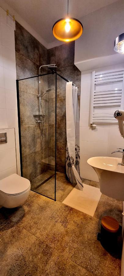 Camera Quadrupla Superior