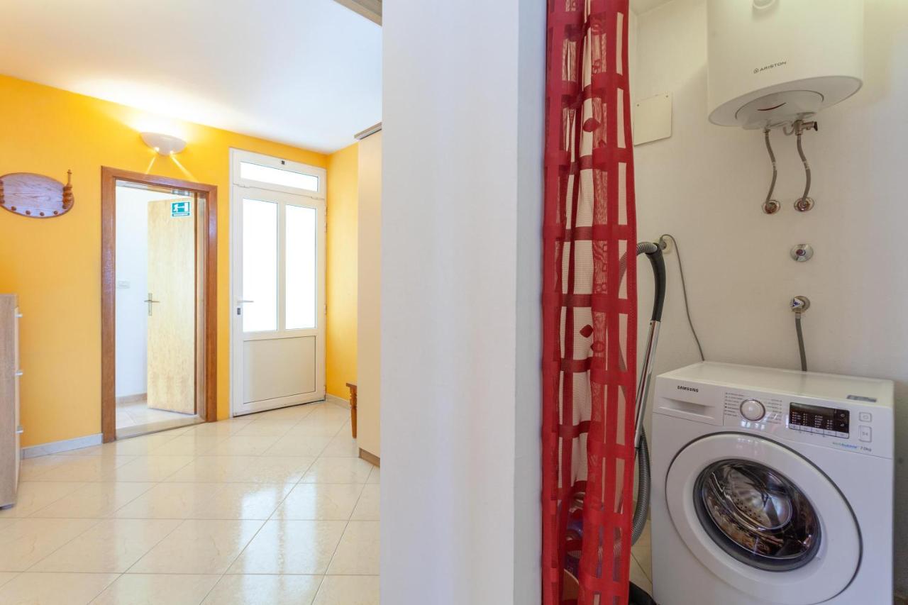 Apartman Prlić 3 - Bed and Breakfast Makarska