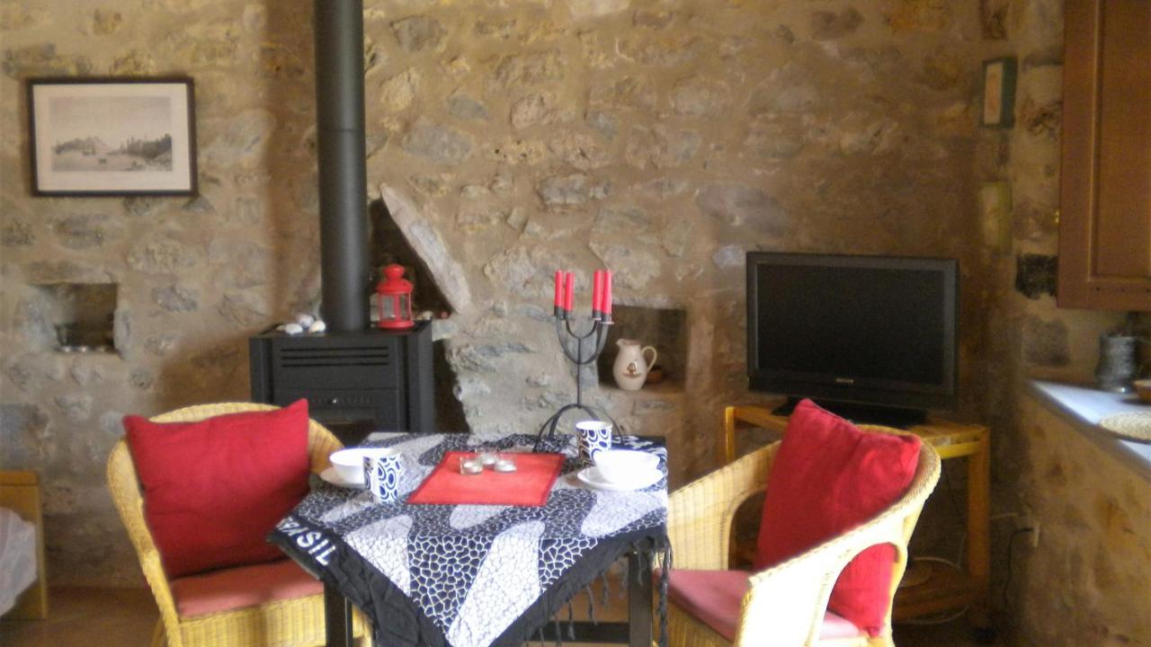 B&B Leonídio - Amygdalia, a Stone House in a quiet landscape - Bed and Breakfast Leonídio