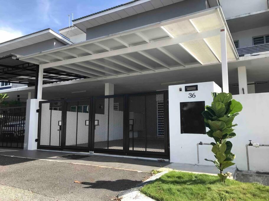 Sarang Homestay - Landed House with 3 Bed Rooms - Ferienwohnung