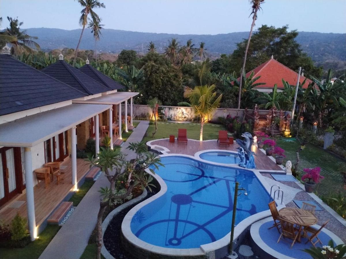 Villa with Garden View
