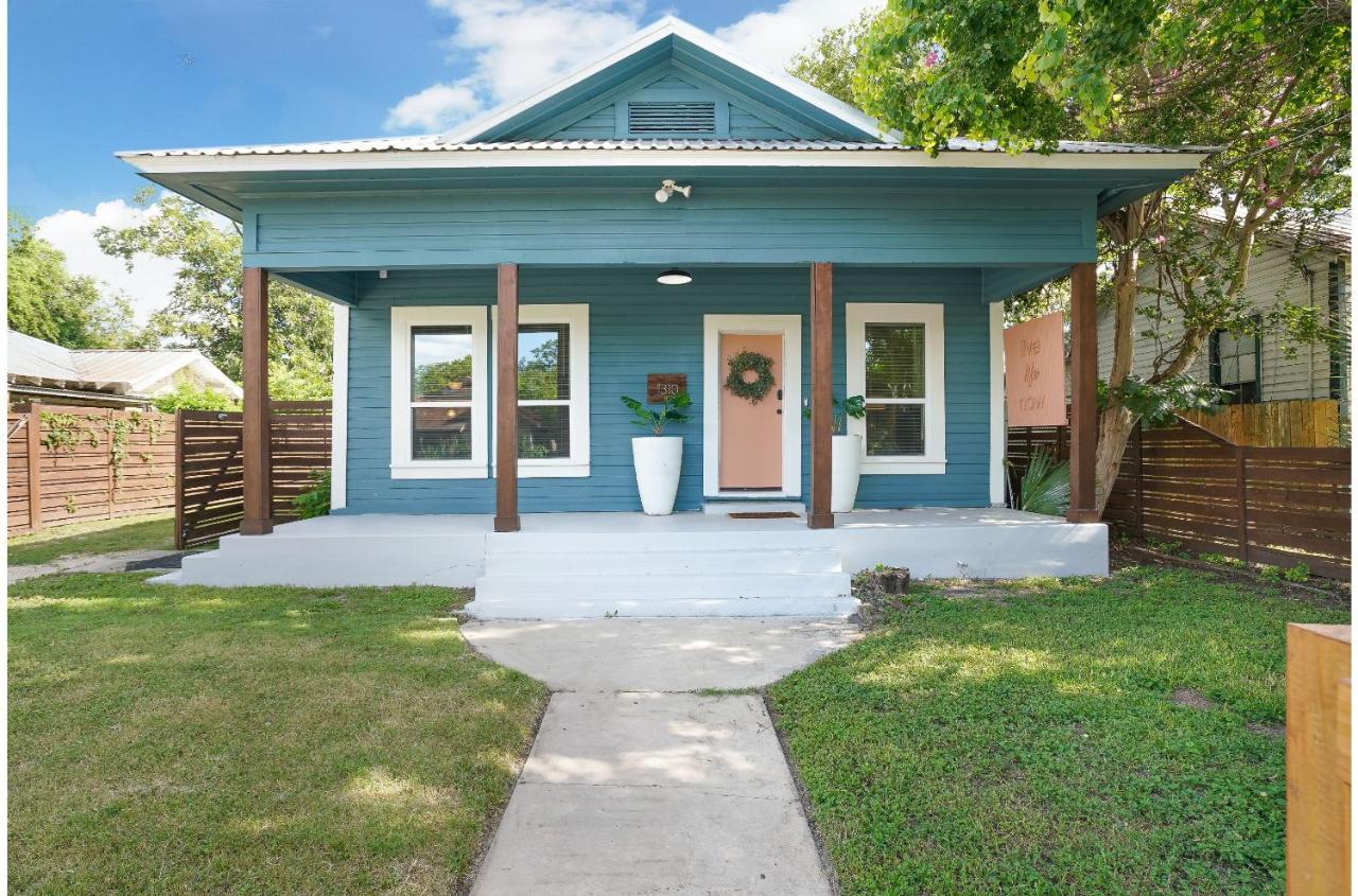 Amazing Fully Fenced Home Only 5 Mins from Downtown - B&B