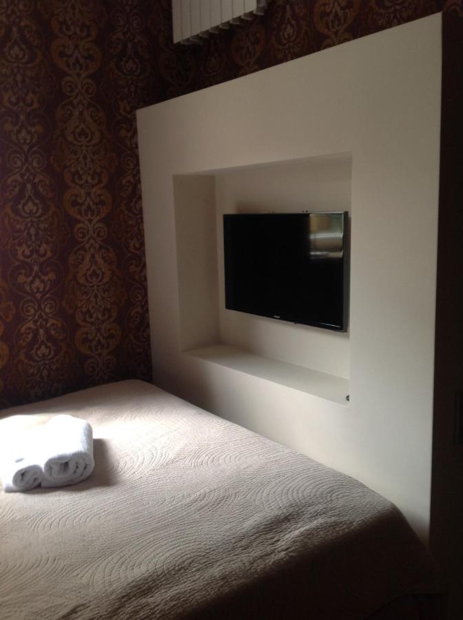 Basic Double Room with Shared Bathroom