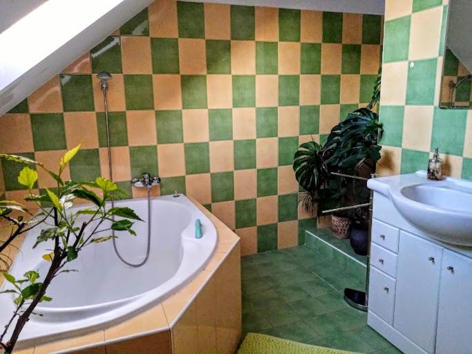 Basic Triple Room with Shared Bathroom