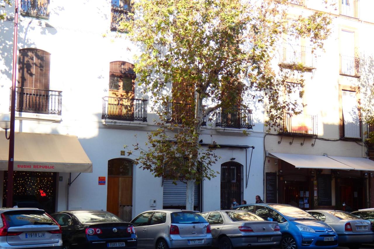 HomeySeville-Luxury Apartment Arenal 6 pax, Parking Optional - B&B