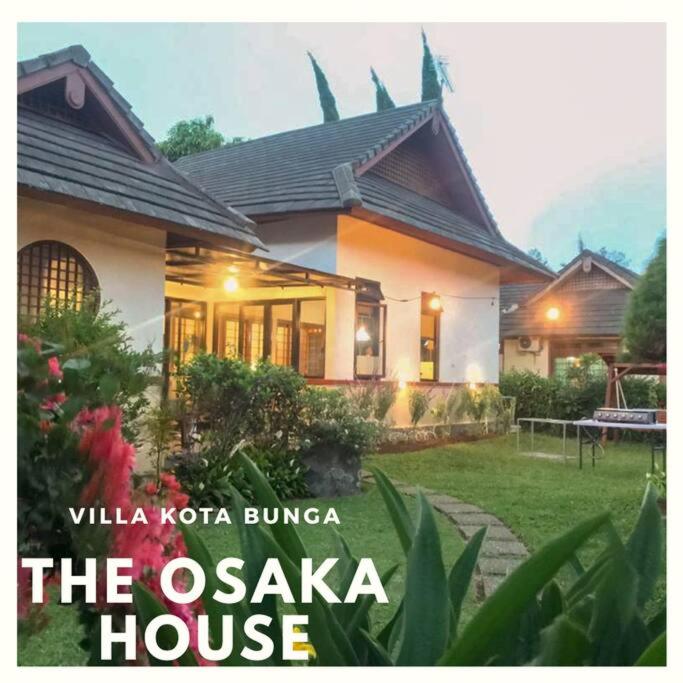 Osaka House Villa Kota Bunga by Citrus House - B&B