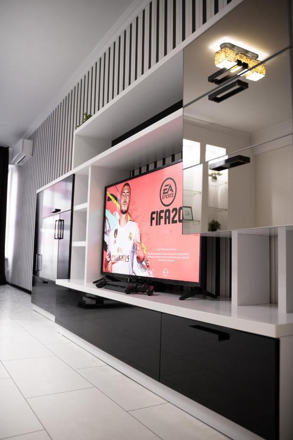 RentWill apartments Black&White - Bed and Breakfast Chisinau