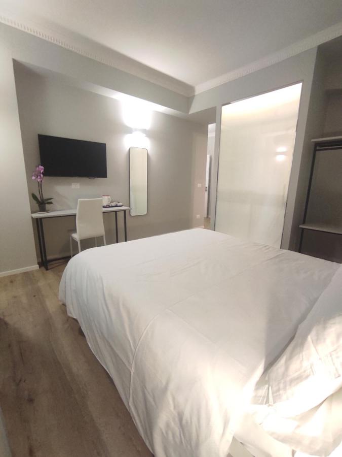 Deluxe Double Room with Shower